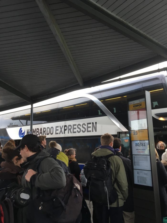 Kombardo Expressenのバス
