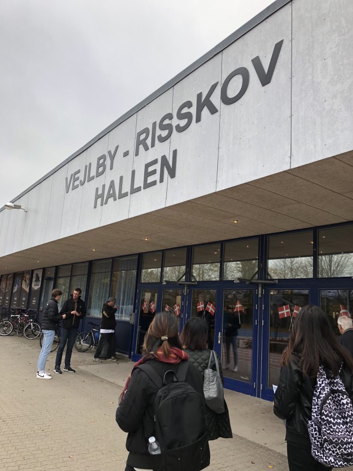 試合会場の「Vejlby-Risskov Hallen」